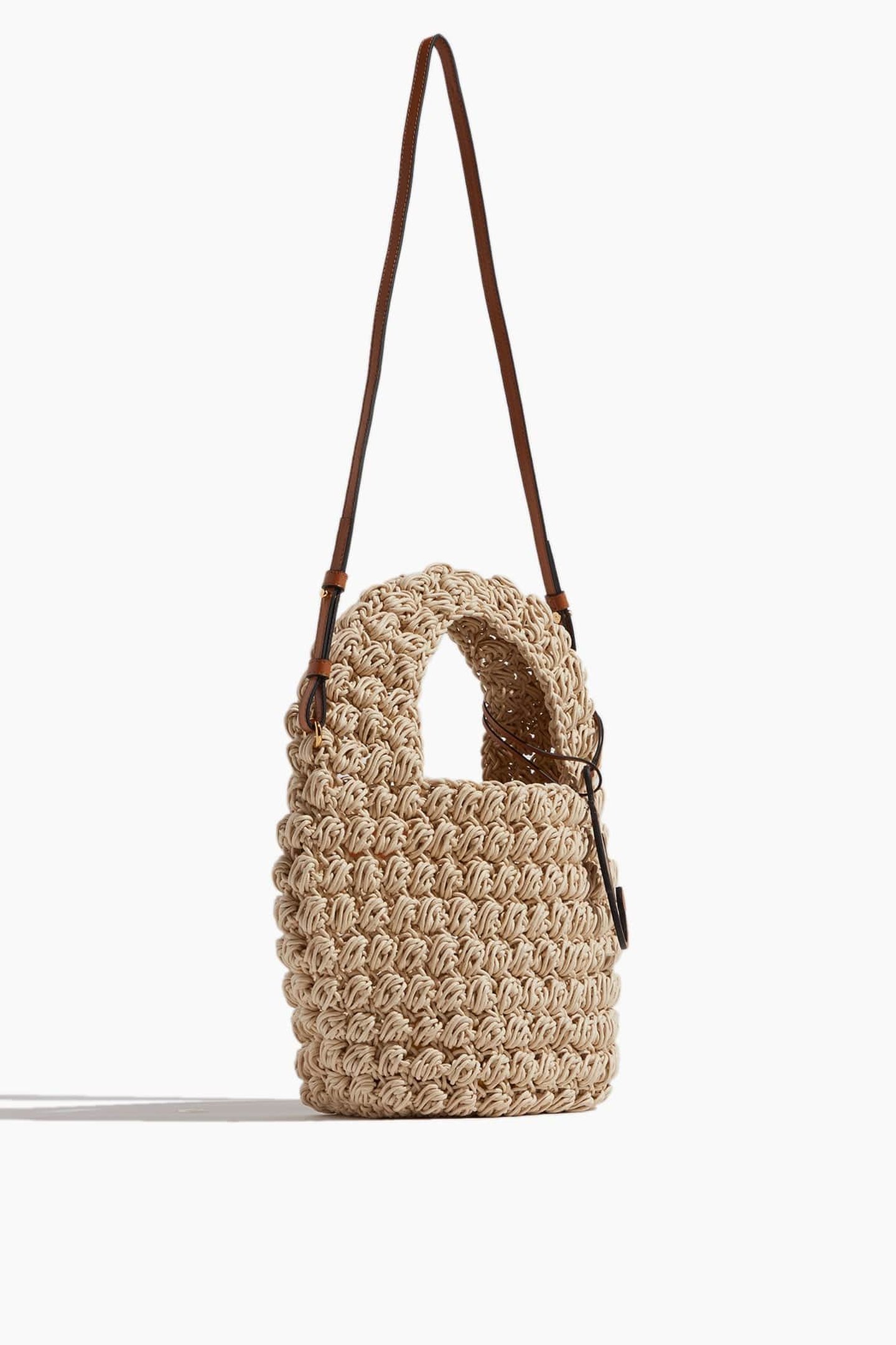 【Jw Anderson】Khaki Popcorn Basket Woven Top ハンドルバッグ Popcorn Basket Bag In Off White | SHOP BAZAAR