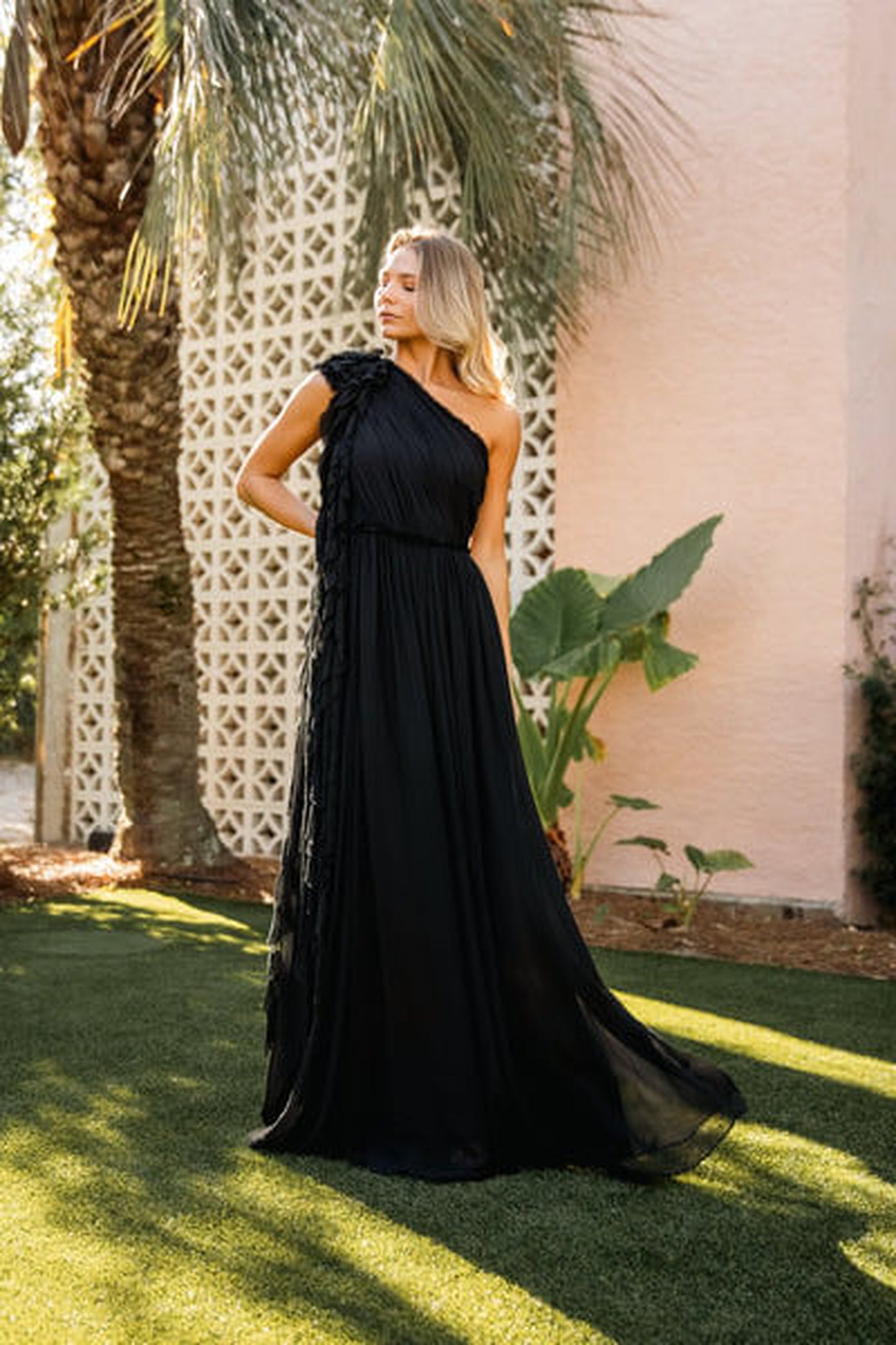 【送料&関税込】Ulla Johnson Abito Adona Adona Gown - Noir | SHOP BAZAAR