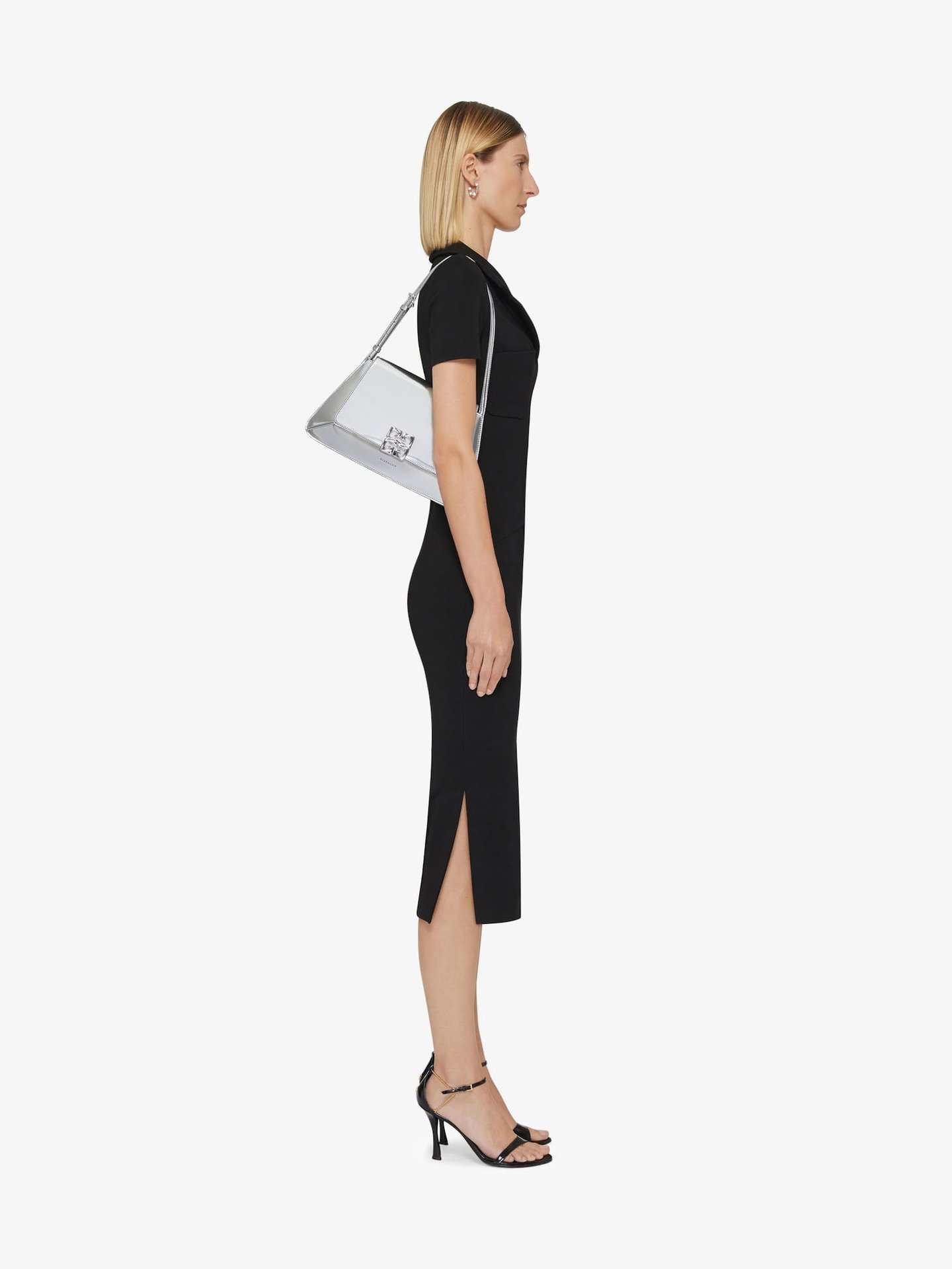 ショルダーバッグ・ポシェット 4g leather shoulder bag with 4g liquid buckle GIVENCHY 4G Liquid $2150 Black Box Leather Shoulder Bag New